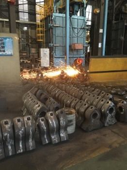 Schleudermaschine Typ Mn18Cr2 Mangan-Stahl-Hammerkopf für den Einschlag von Steinbergbau